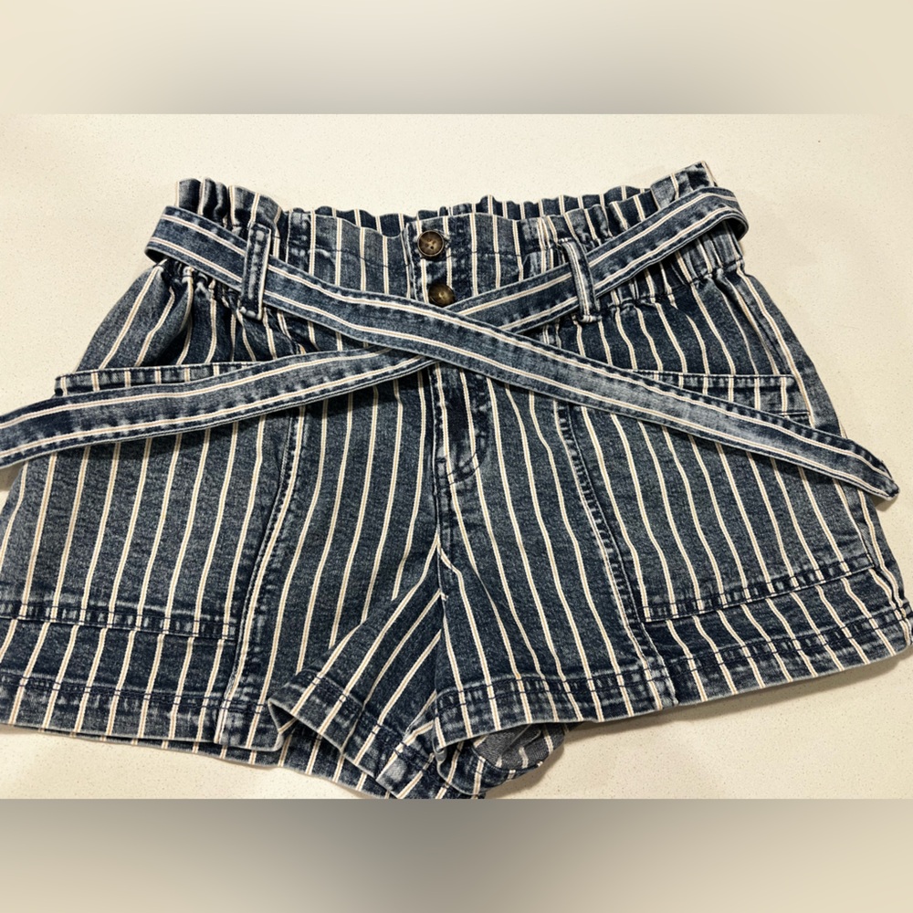 Maurices - size 6 Striped Blue Women's Jeans